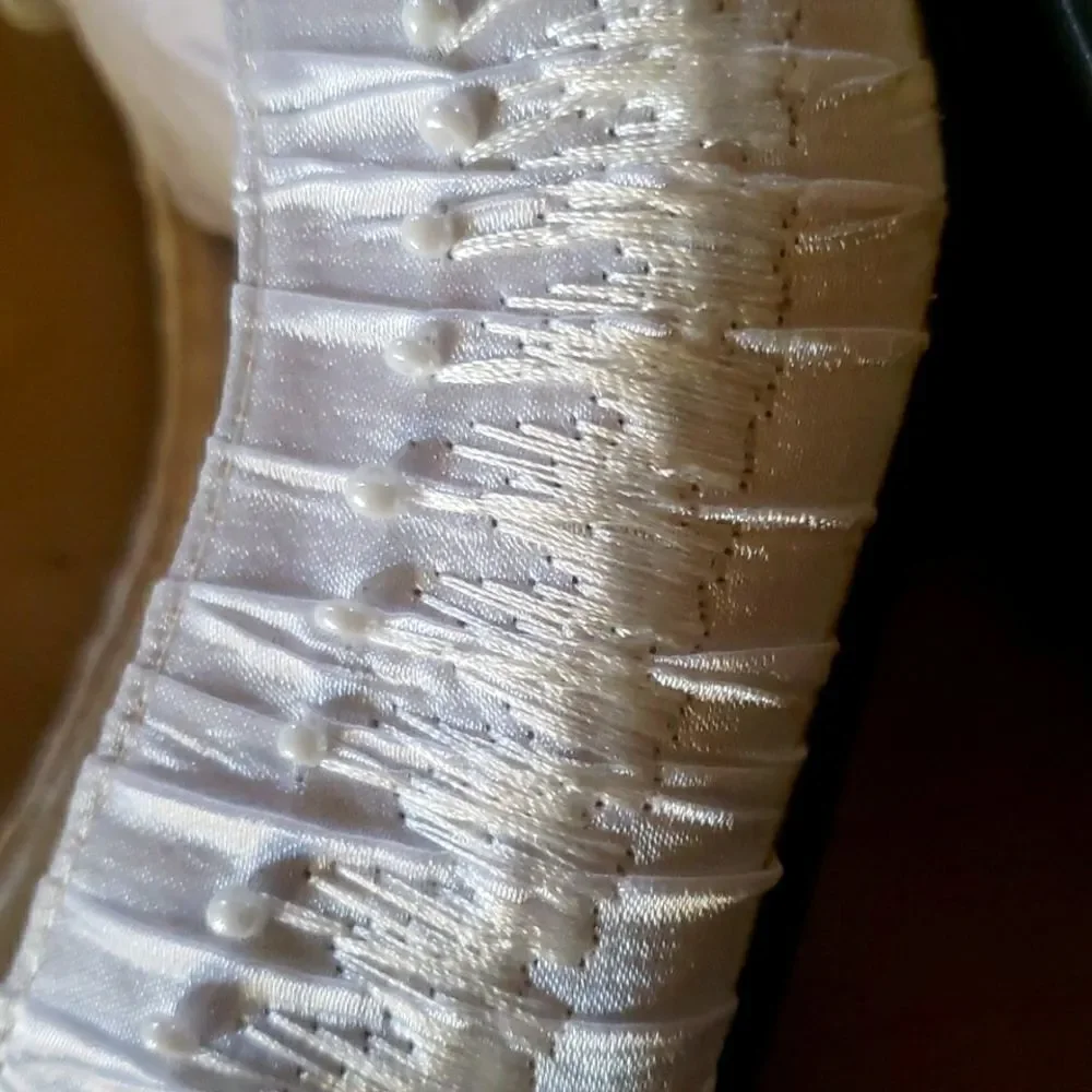 NWOT Ladies Designer Pumps by JOHN FASHION